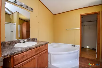 811 E Mesquite Lane, Victoria, TX 77901 - Photo 15