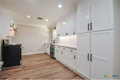 2605 N Ben Jordan Street, Victoria, TX 77901 - Photo 9