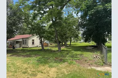 406 W French Street, Cuero, TX 77954 - Photo 9