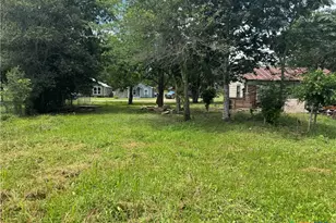 406 W French St, Cuero, TX 77954 - Photo 3
