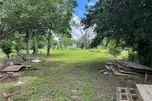406 W French St, Cuero, TX 77954 - Photo 7