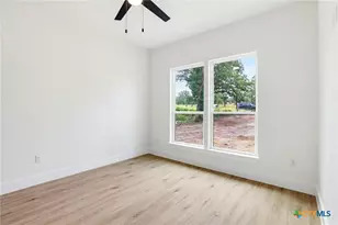 315 Post Oak St, Gonzales, TX 78629 - Photo 19