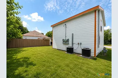 1404 W Ave E - A, Temple, TX 76501 - Photo 5