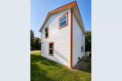 1404 W Ave E - B, Temple, TX 76501 - Photo 1