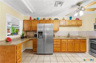 209 Sunset Dr, Edna, TX 77957 - Photo 21