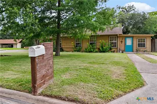 209 Sunset Dr, Edna, TX 77957 - Photo 3