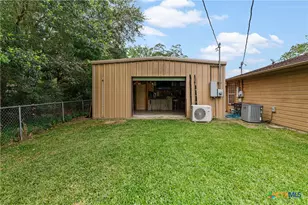 209 Sunset Dr, Edna, TX 77957 - Photo 25