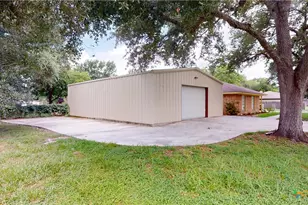 605 Broadmoor St, Victoria, TX 77904 - Photo 37