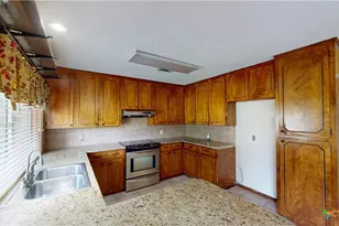 605 Broadmoor St, Victoria, TX 77904 - Photo 11