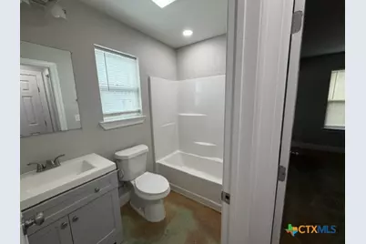 661 W Austin Street #Q, Luling, TX 78648 - Photo 7