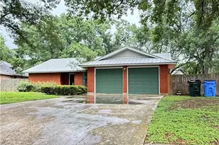 301 Westbend Cir, Seguin, TX 78155 - Photo 1