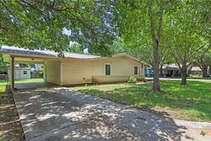 725 W Klingemann St, New Braunfels, TX 78130 - Photo 3