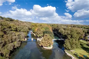 725 W Klingemann St, New Braunfels, TX 78130 - Photo 27