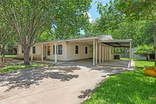 725 W Klingemann St, New Braunfels, TX 78130 - Photo 1