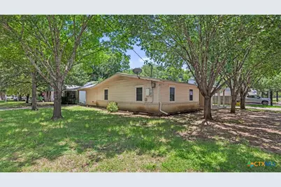 725 W Klingemann Street, New Braunfels, TX 78130 - Photo 23