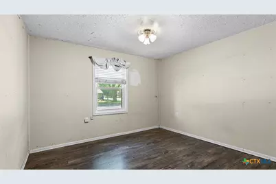725 W Klingemann Street, New Braunfels, TX 78130 - Photo 13