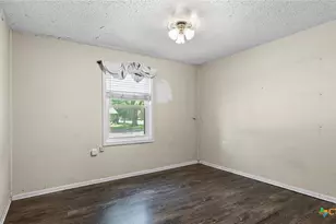 725 W Klingemann St, New Braunfels, TX 78130 - Photo 13