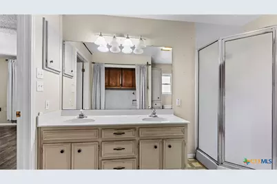 725 W Klingemann Street, New Braunfels, TX 78130 - Photo 17