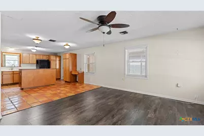 725 W Klingemann Street, New Braunfels, TX 78130 - Photo 7