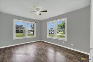 105 E Huebinger St, Marion, TX 78124 - Photo 13
