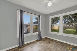 105 E Huebinger St, Marion, TX 78124 - Photo 11