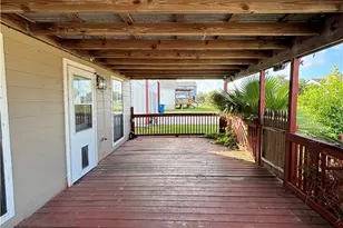 101 Cassie St, Port O'Connor, TX 77982 - Photo 9