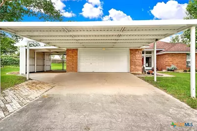 124 Country Gardens Gardens, La Vernia, TX 78121 - Photo 5