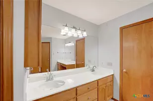 124 Country Gardens Gardens, La Vernia, TX 78121 - Photo 25