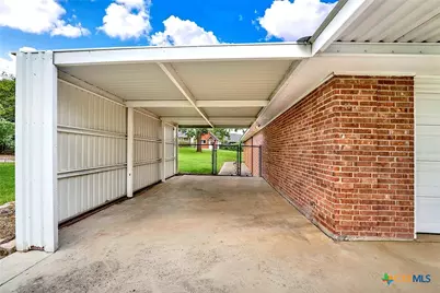 124 Country Gardens, La Vernia, TX 78121 - Photo 5