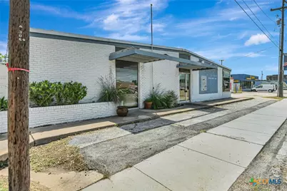 306 N Wells Street, Edna, TX 77957 - Photo 5