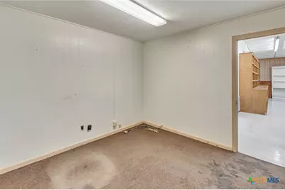 306 N Wells Street, Edna, TX 77957 - Photo 39