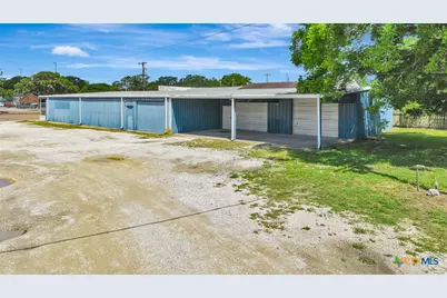 306 N Wells Street, Edna, TX 77957 - Photo 45