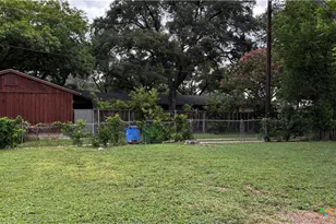 904 Bismark St, Seguin, TX 78155 - Photo 39