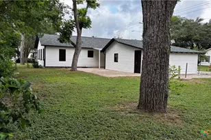 904 Bismark St, Seguin, TX 78155 - Photo 35