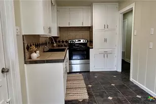 904 Bismark St, Seguin, TX 78155 - Photo 9