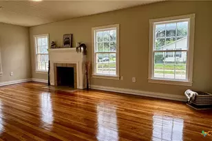 904 Bismark St, Seguin, TX 78155 - Photo 5