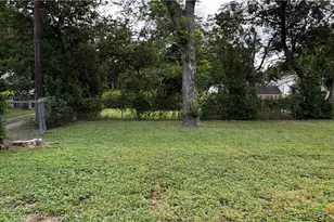 904 Bismark St, Seguin, TX 78155 - Photo 37