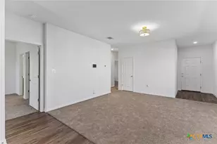 124 NE Peony Ln, Jarrell, TX 76537 - Photo 15