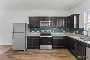 124 NE Peony Ln, Jarrell, TX 76537 - Photo 5