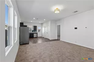 124 NE Peony Ln, Jarrell, TX 76537 - Photo 17