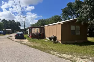 1712 Hofheinz St, San Marcos, TX 78666 - Photo 13