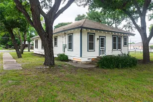 308 W 1st St, Lampasas, TX 76550 - Photo 3