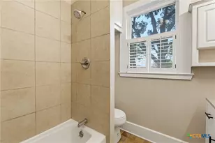 308 W 1st St, Lampasas, TX 76550 - Photo 25