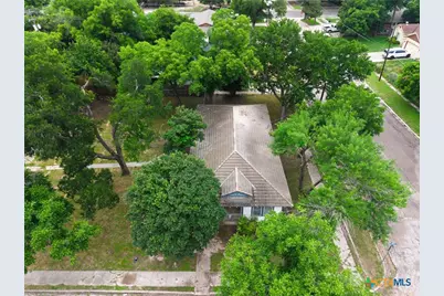308 W 1st Street, Lampasas, TX 76550 - Photo 35