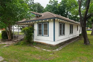 308 W 1st St, Lampasas, TX 76550 - Photo 7