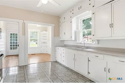 308 W 1st Street, Lampasas, TX 76550 - Photo 15