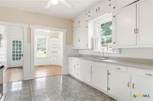 308 W 1st St, Lampasas, TX 76550 - Photo 15