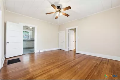 308 W 1st Street, Lampasas, TX 76550 - Photo 19