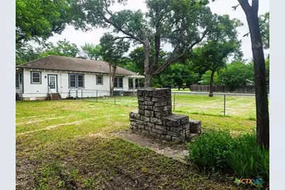 308 W 1st Street, Lampasas, TX 76550 - Photo 29