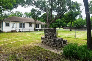308 W 1st St, Lampasas, TX 76550 - Photo 29
